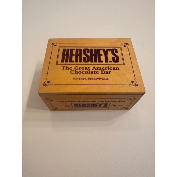 Vintage 1996 Ertl Collectibles F299 Hershey's Chevrolet Car in Wooden Box - Picture 2 of 6